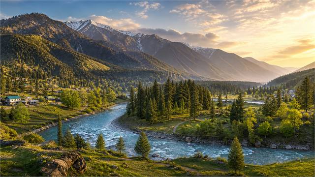 Kashmir Short Escape: 1N Houseboat + 2N Srinagar Hotel
