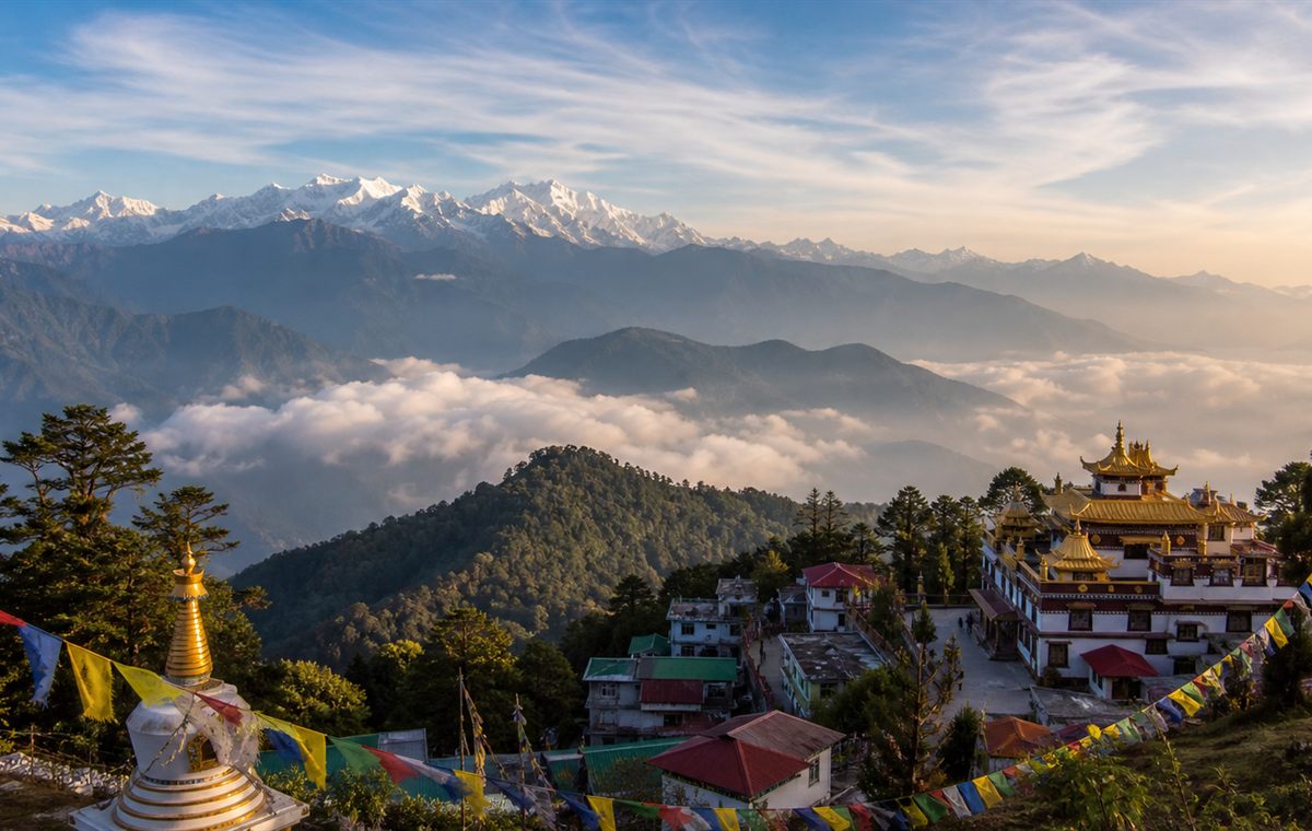 Gangtok Pelling Ravangla Darjeeling Tour Package with Tsomgo Lake
